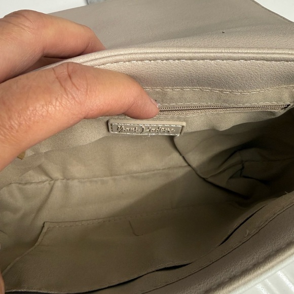 Yani J’adore Chic Beige and White Crossbody Bag NWT - Picture 4 of 6